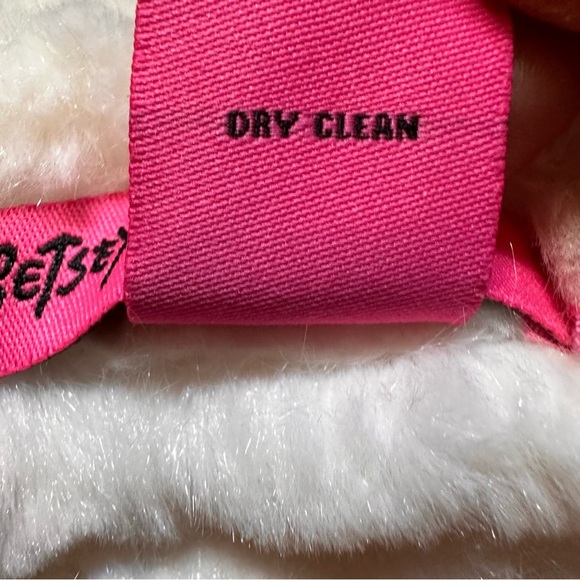 Betsey Johnson White Faux Fur Scarf Wrap OSFA Soft Plush Winter Accessory - Picture 6 of 6